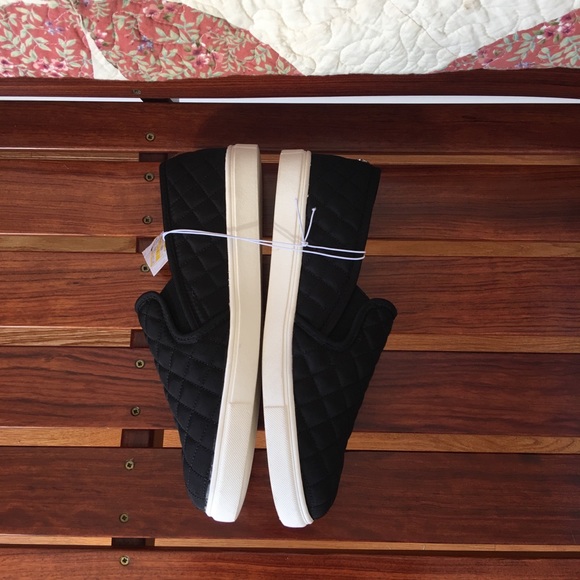 NWT Mossimo Supply Black quilted Sneakers - Picture 3 of 5